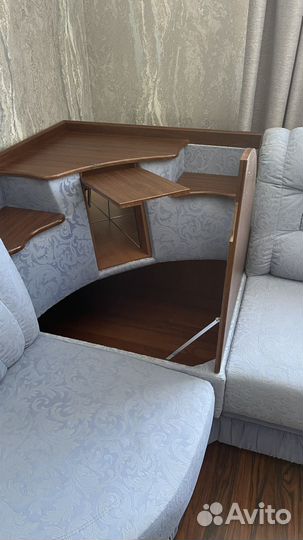 Большой угловой диван