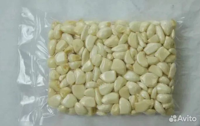 Чеснок очищенный в вакуумной упаковке