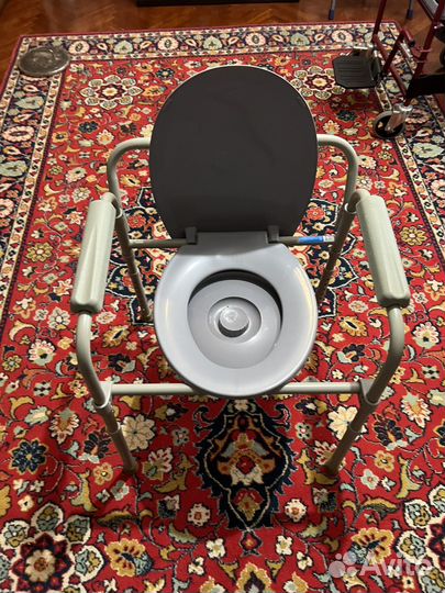 Санитарное кресло туалет