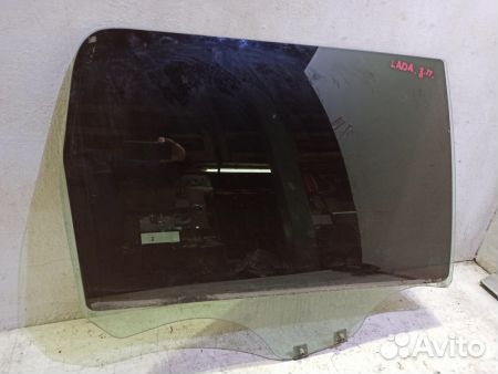 Стекло задней правой двери