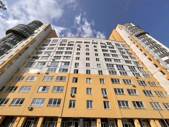 2-к. квартира, 84,1 м², 1/17 эт.