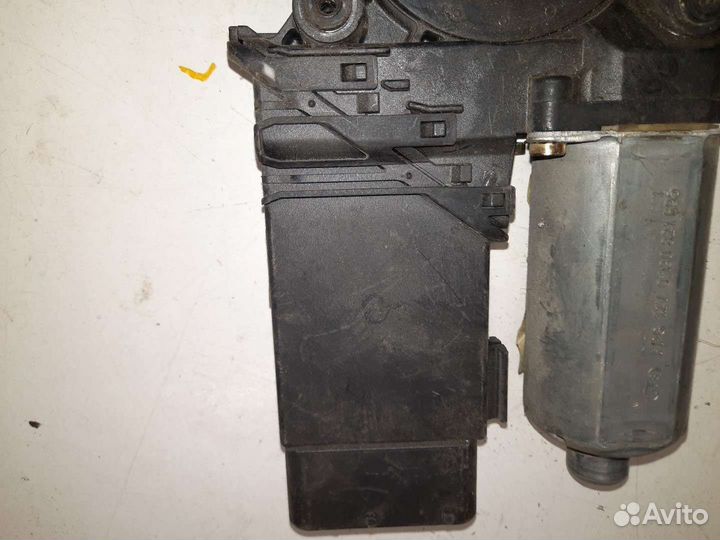 Мотор стеклоподъемника, перед, левый, VW Passat B5