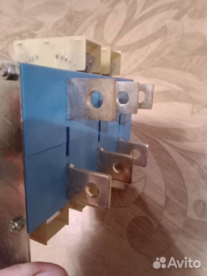 Реверсивный рубильник