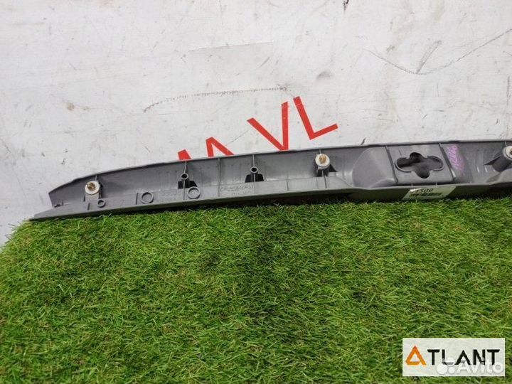 Накладка замка багажника toyota noah