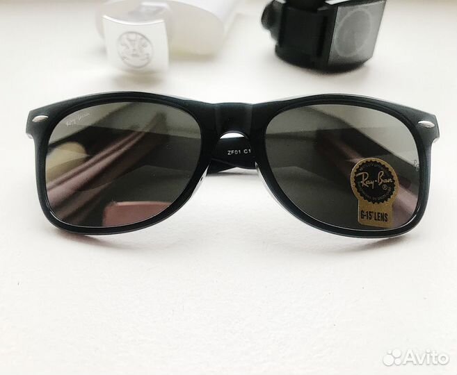 Солнцезащитные очки Ray Ban