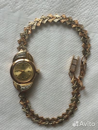 Золотые часы с браслетом