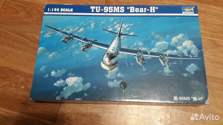 Сборная модель самолета Ту-95 мс; М1:144