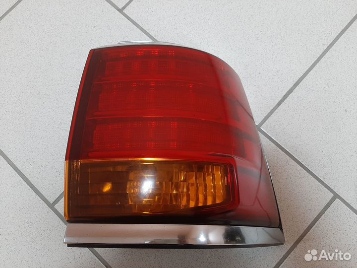 Фонарь в крыло правый Lexus LX570 оригинал 2007-12