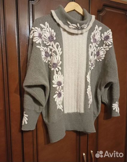 Свитер женский из ангоры