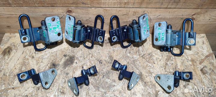 Петля двери Volkswagen Passat B7/B6