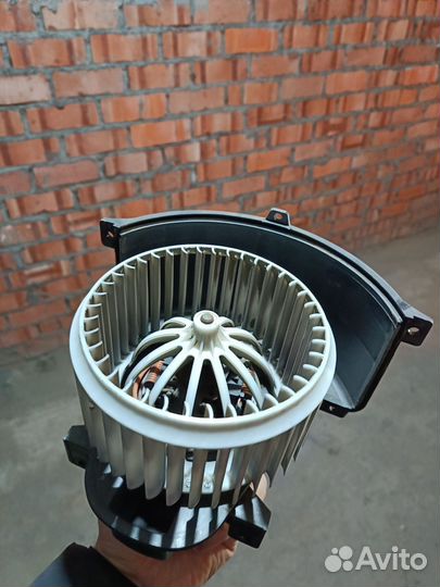 Вентилятор печки audi q7 17360057