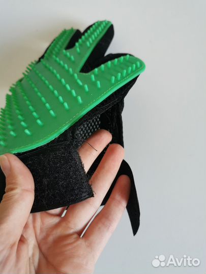 Перчатка для вычесывания шерсти новая