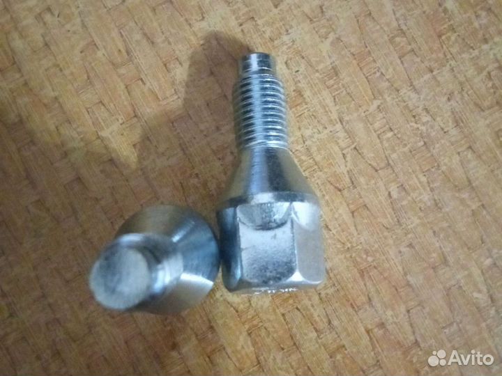 Колесные болты Logan на штамп