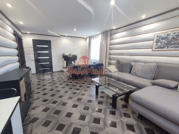 Дом 178,9 м² на участке 7,5 сот.