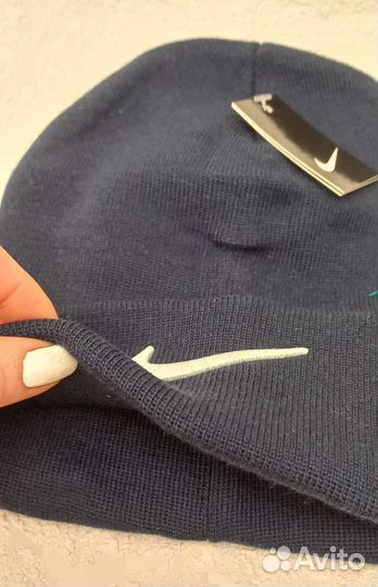 Спортивные шапки с лейблом 