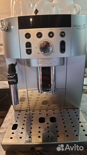 Кофемашина delonghi magnifica s