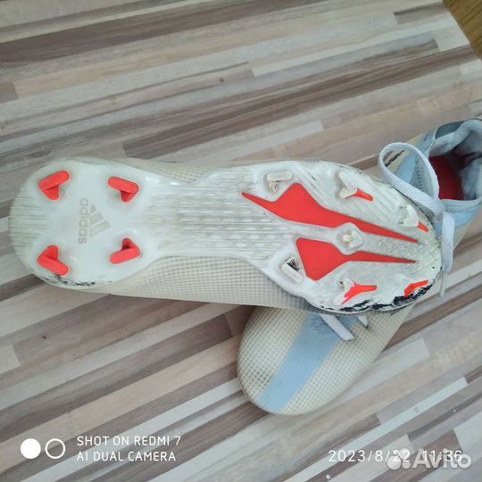 Футбольные бутсы adidas