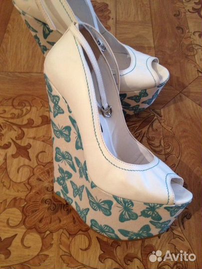 Босоножки на платформе