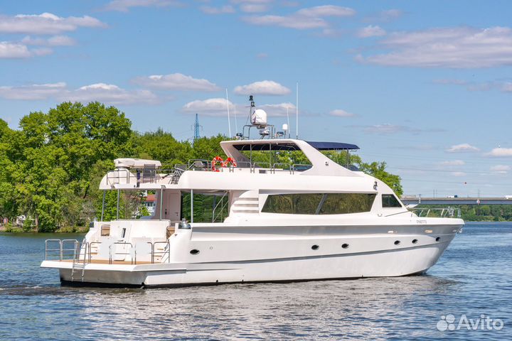 Аренда шикарной яхты Majesty 85 (26 метров)