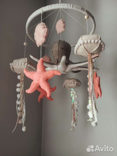 Мобиль на кроватку из фетра ручной работы