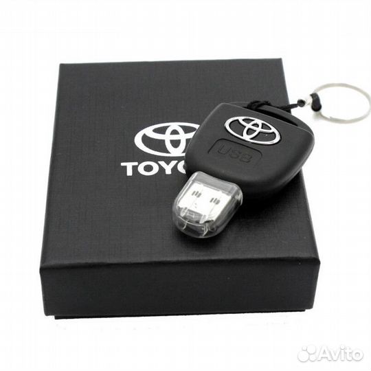 Стильная Флеш карта 32 гб. Ключ от машины Тойота