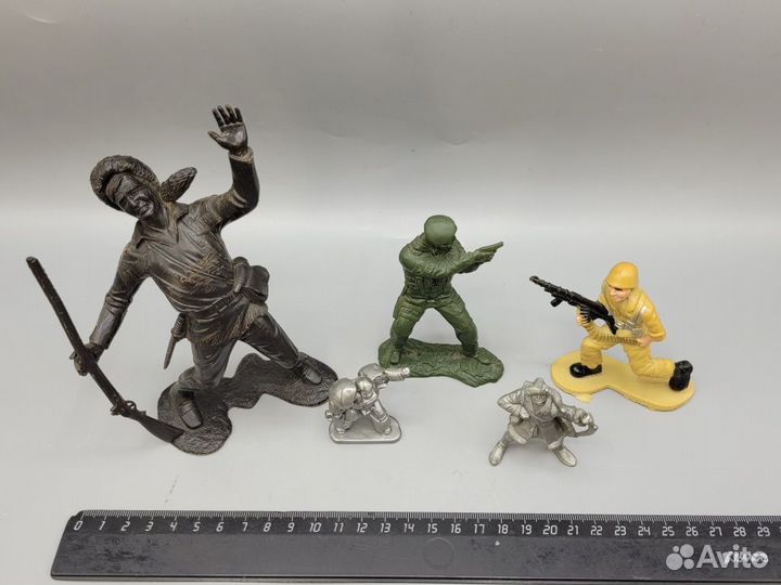 Набор солдатиков солдат 5 шт разные пластик дзи