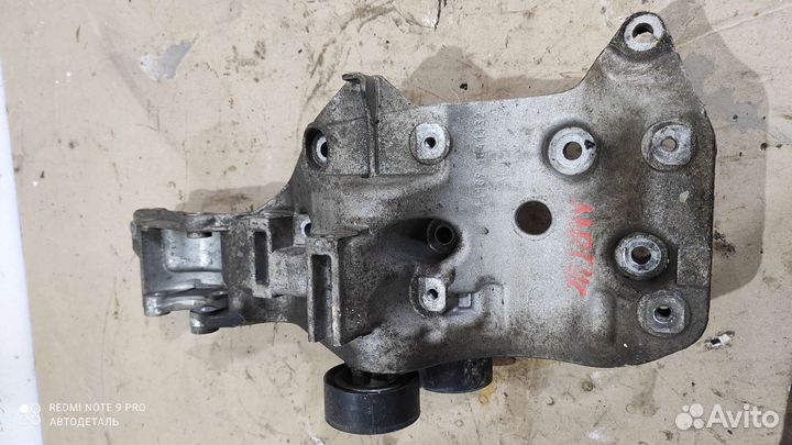 Кронштейн крепления Ларгус, сандеро, лонан 1