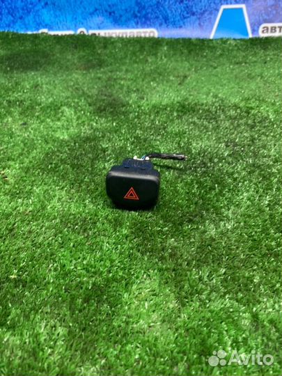 Кнопка аварийной сигнализации Nissan Note E11