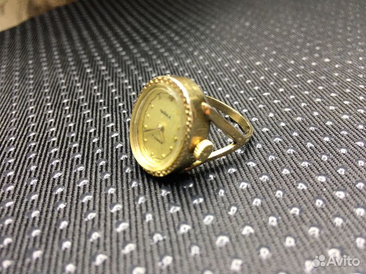 Часы кольцо