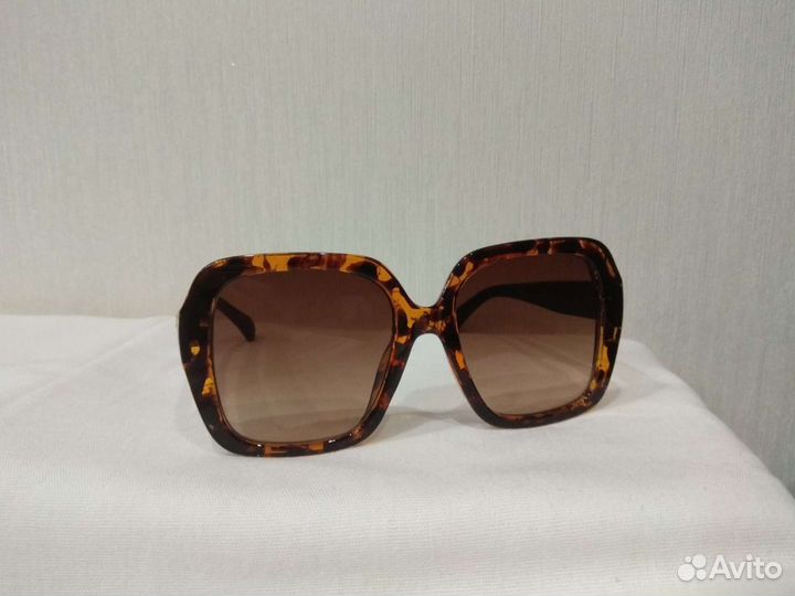 Очки брендовые Италия разные