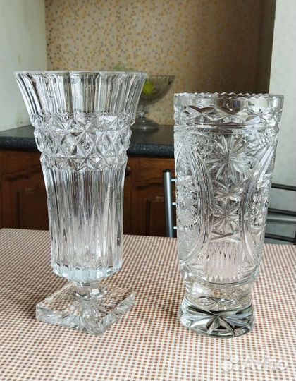 Хрустальная ваза для цветов на ножке