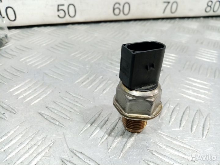 Б/У Датчик давления топлива#002