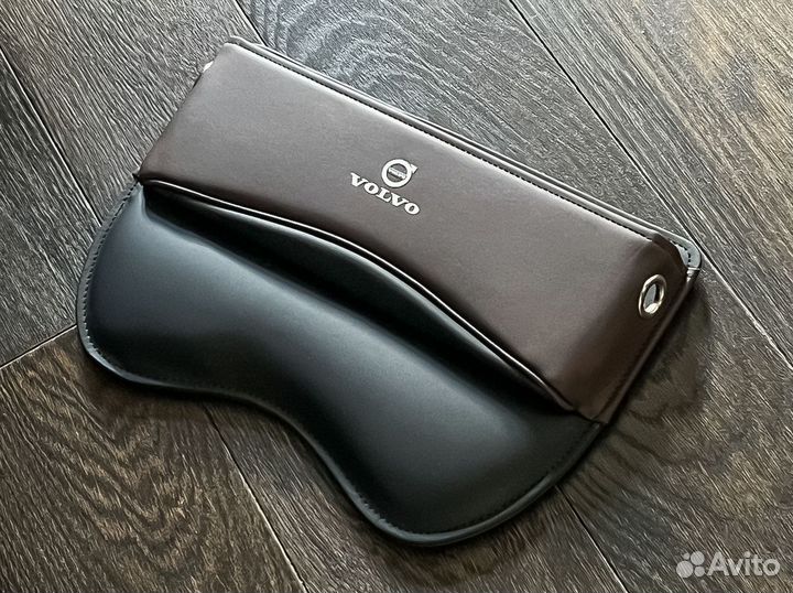 Вставка Volvo между сидений кресел