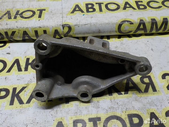 Кронштейн двигателя передний Honda Accord VII 200