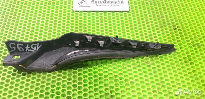 Левый уголок жабо Renault Megane 3