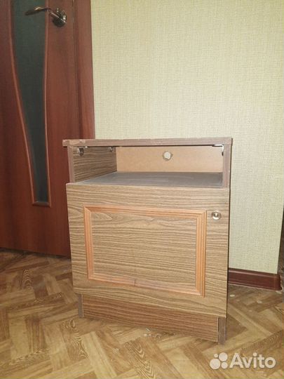 Тумбочка прикроватная
