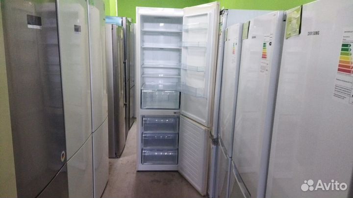 Холодильник Bosch KGN39UK22R