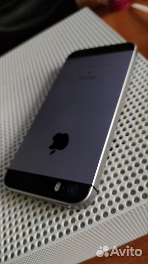 iPhone SE, 32 ГБ