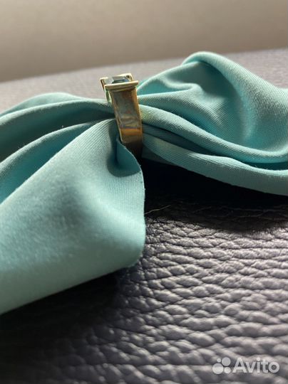 Золотое кольцо с топазом