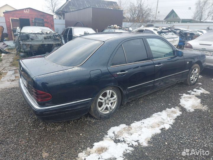 Капот Mercedes w210