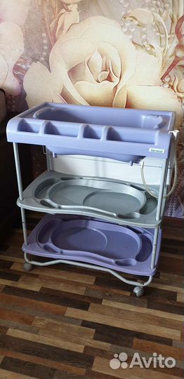 Пеленальный столик с ванночкой фирмы brevi