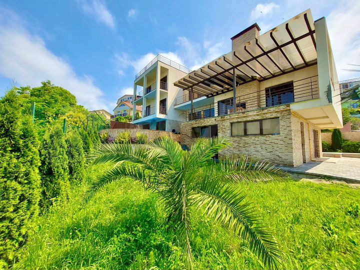 Гостиница в Адлере на Орбитовской, 550 м²