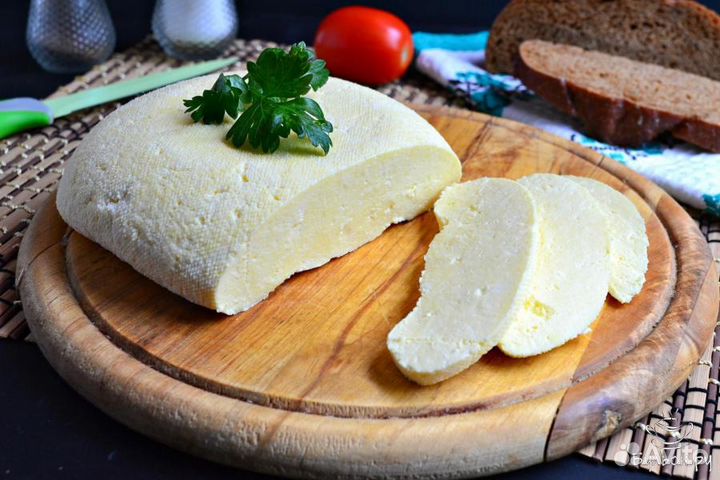 Молодой сыр на перепелиных яйцах