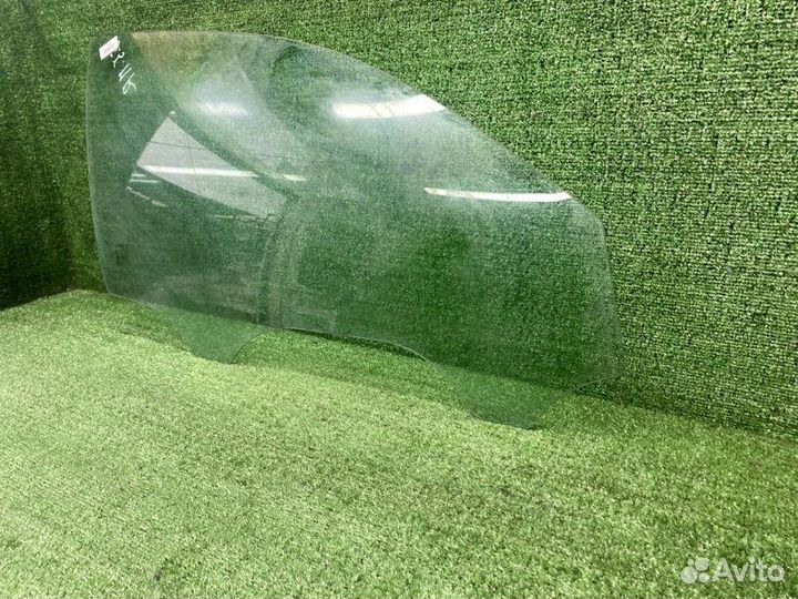 Стекло двери переднее правое Volkswagen Passat B5