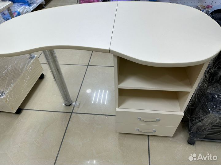 Маникюрный стол Капля