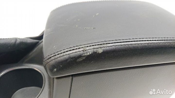 Центральная консоль, подлокотник, борода Subaru