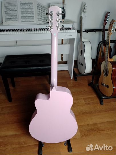 Новая розовая акустическая гитара Belucci