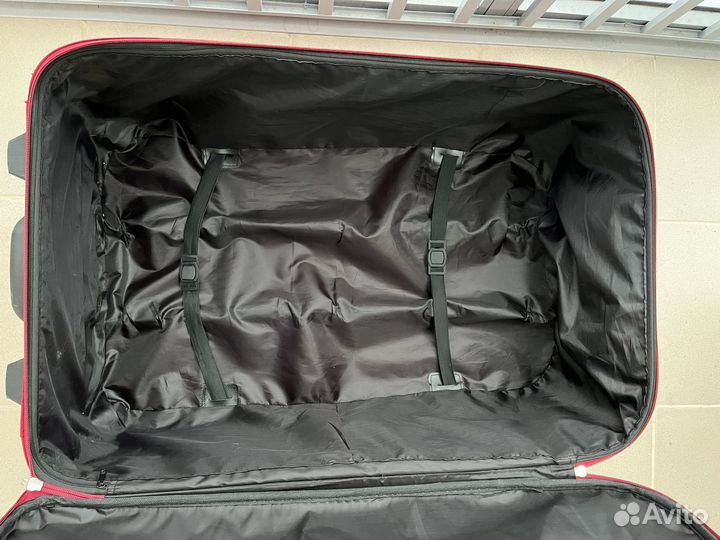 Чемодан на колесах тканевый