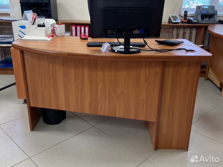 Компьютерный стол офисный