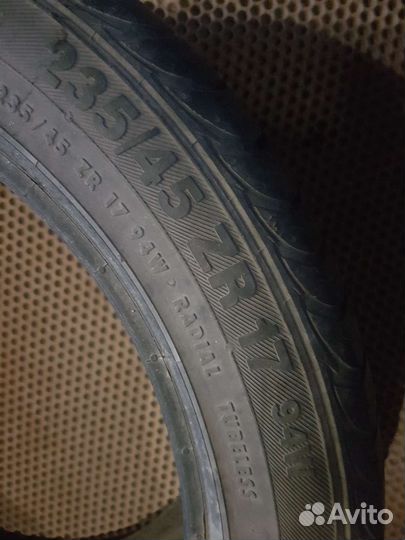 Barum Bravuris 2 235/45 R17 94W